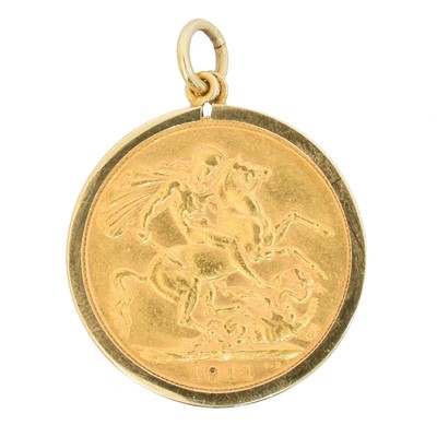 Lot 68 - A George V sovereign pendant
