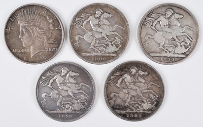 Lot 28 - Four silver Victoria Crowns and a silver 1924 Liberty Dollar (5).