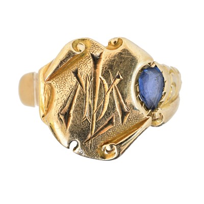 Lot 127 - A sapphire signet ring