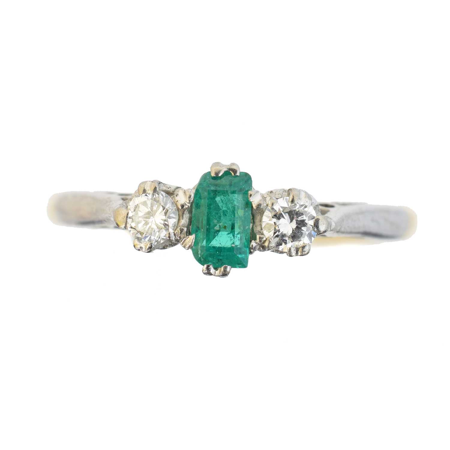 Lot 116 - An emerald and diamond three stone ring