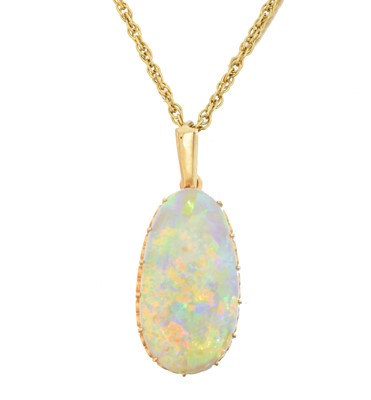 Lot 71 - An opal pendant