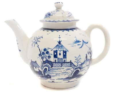 Lot 130 - Lowestoft teapot