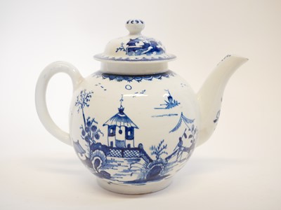 Lot 130 - Lowestoft teapot