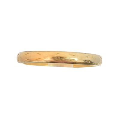 Lot 27 - A 22ct gold band ring