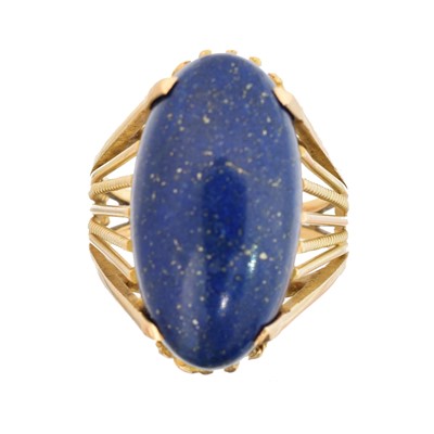Lot 154 - A lapis lazuli dress ring