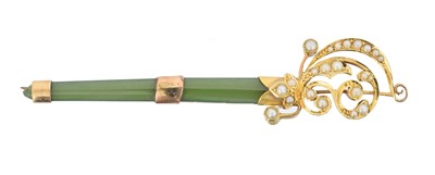 Lot 20 - A nephrite and split pearl brooch