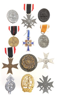 Lot 291 - Twelve German Third Reich badges
