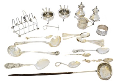 Lot 62 - A selection of silver