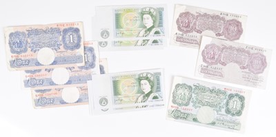 Lot 78 - A small selection of mid to high-grade Bank of England banknotes (15).