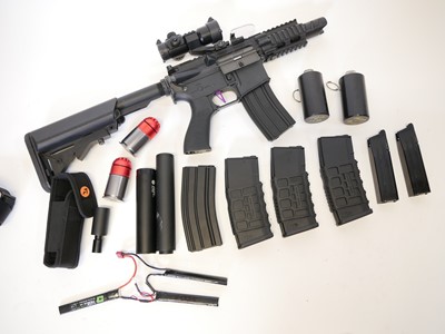 Lot 109 - Two M4 G&G air soft carbines and related items LICENCE REQUIRED.