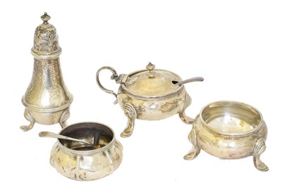 Lot 73 - A selection of silver