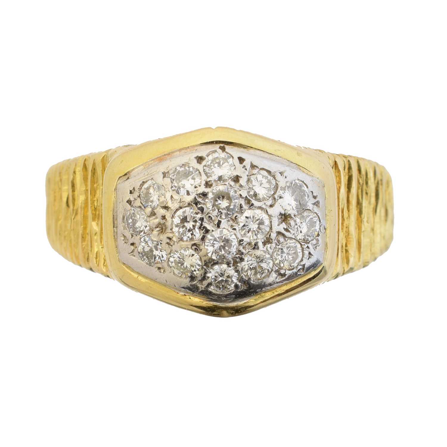 Lot 109 - An 18ct gold diamond dress ring by Cropp & Farr