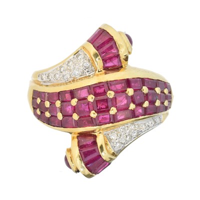 Lot 99 - A ruby and diamond crossover ring