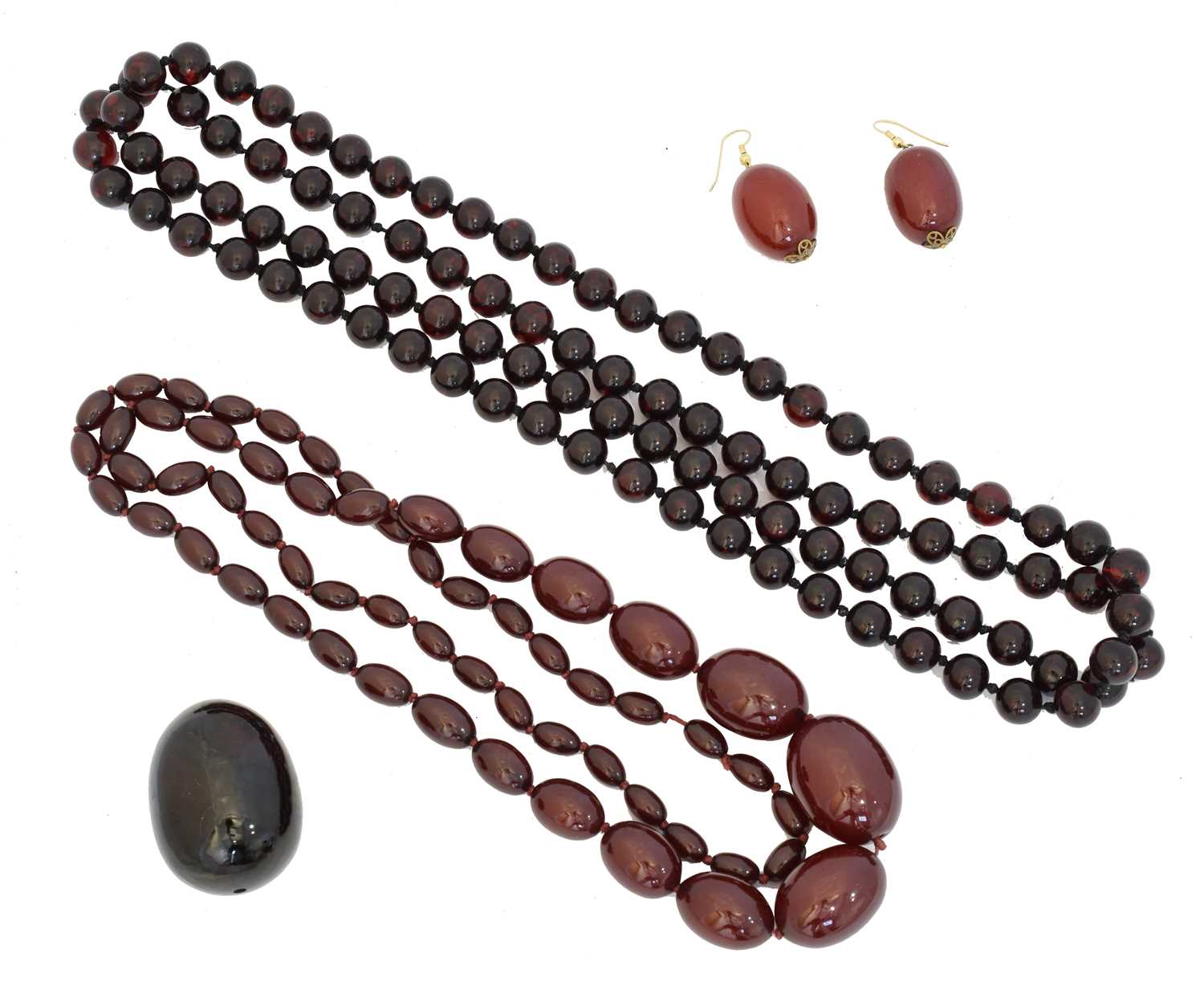 Lot 92 - A selection of cherry amber and bakelite
