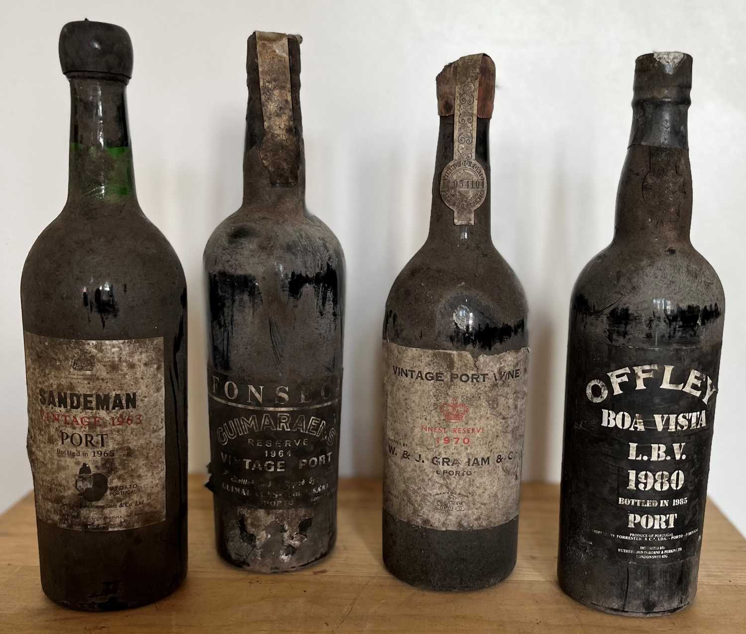 Lot 63 - 4 Bottles Mixed Lot well-cellared Vintage Port