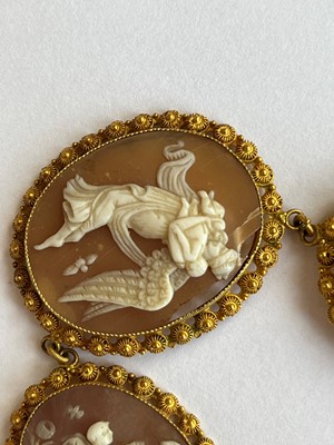 Lot 89 - A Victorian shell cameo necklace