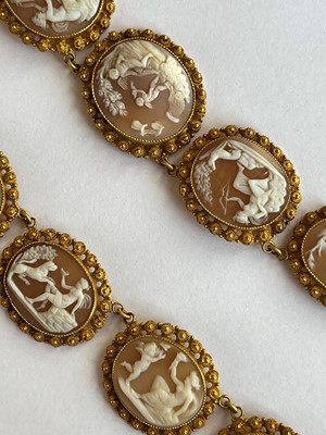 Lot 89 - A Victorian shell cameo necklace