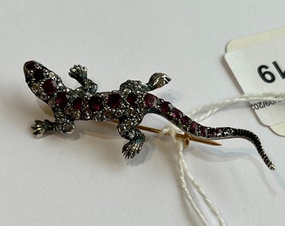 Lot 19 - A ruby and diamond brooch
