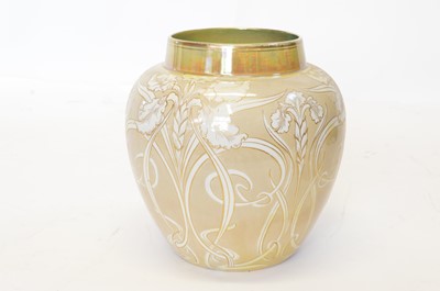 Lot 100 - Shelley lustre ginger jar designed by Walter Slater