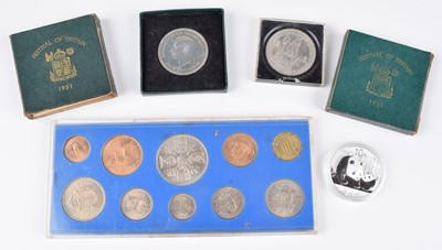 Lot 15 - Cased Churchill Medals and other assorted coins.