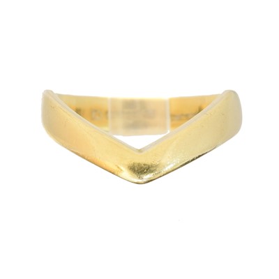 Lot 10 - An 18ct gold band ring