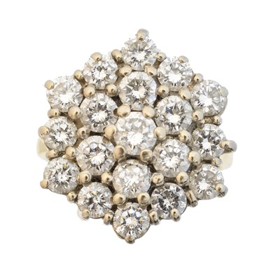 Lot 117 - An 18ct gold diamond cluster ring
