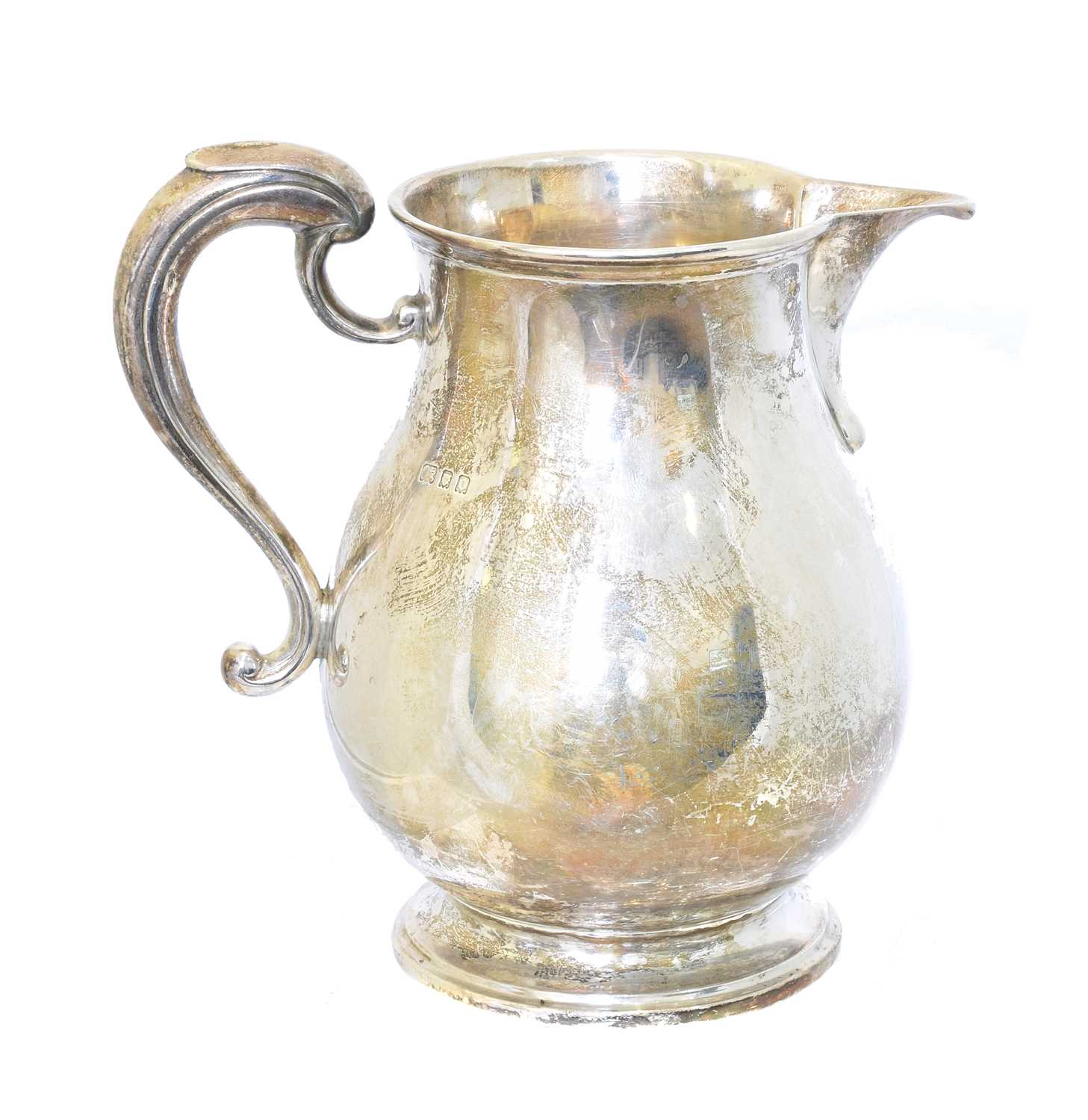 Lot 118 - A George V silver jug