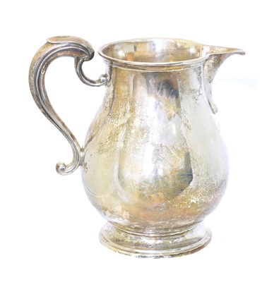 Lot 118 - A George V silver jug