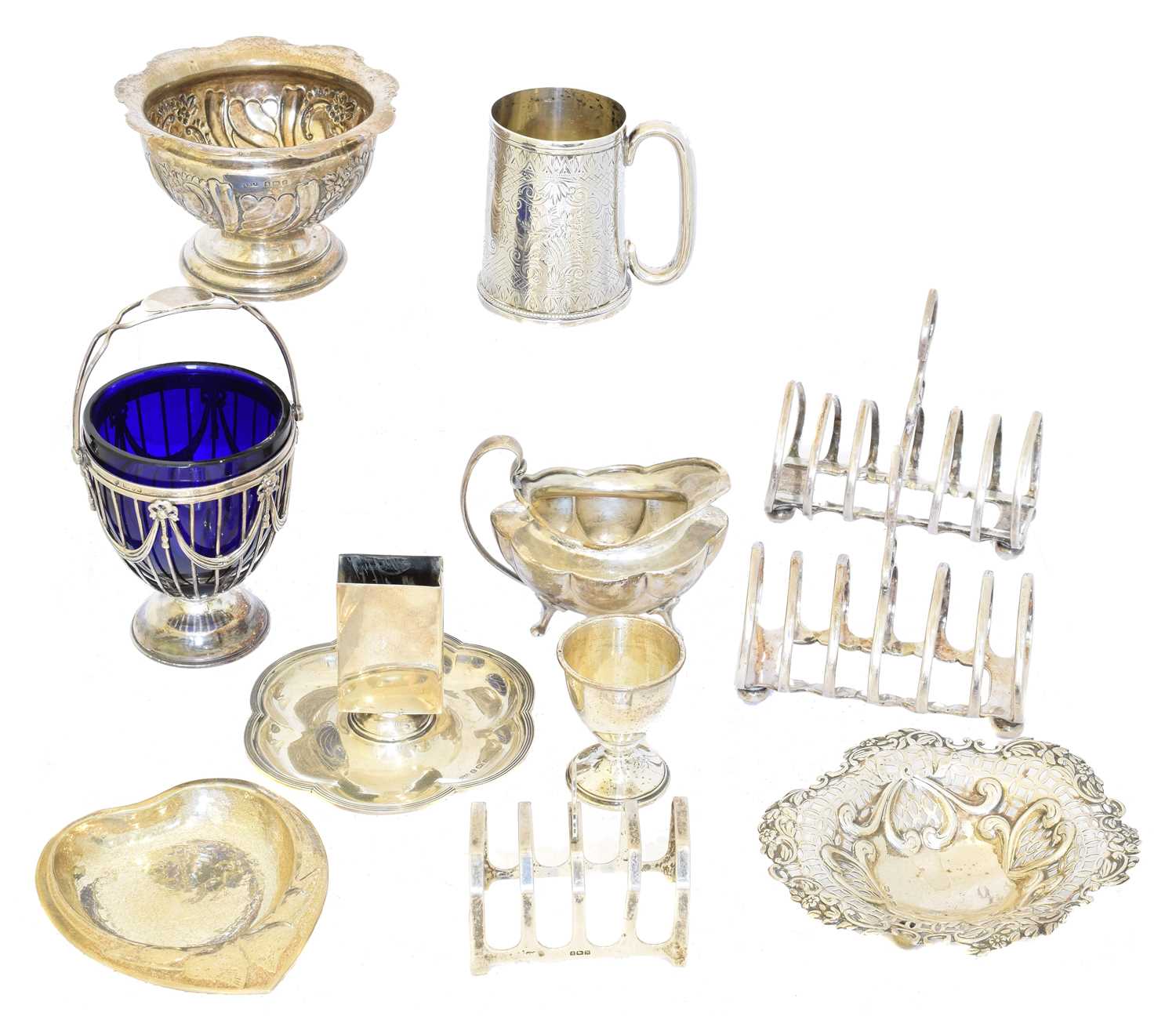 Lot 76 - A selection of silver