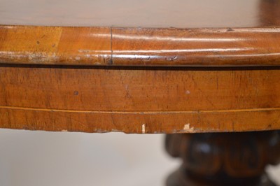Lot 257 - Victorian loo table