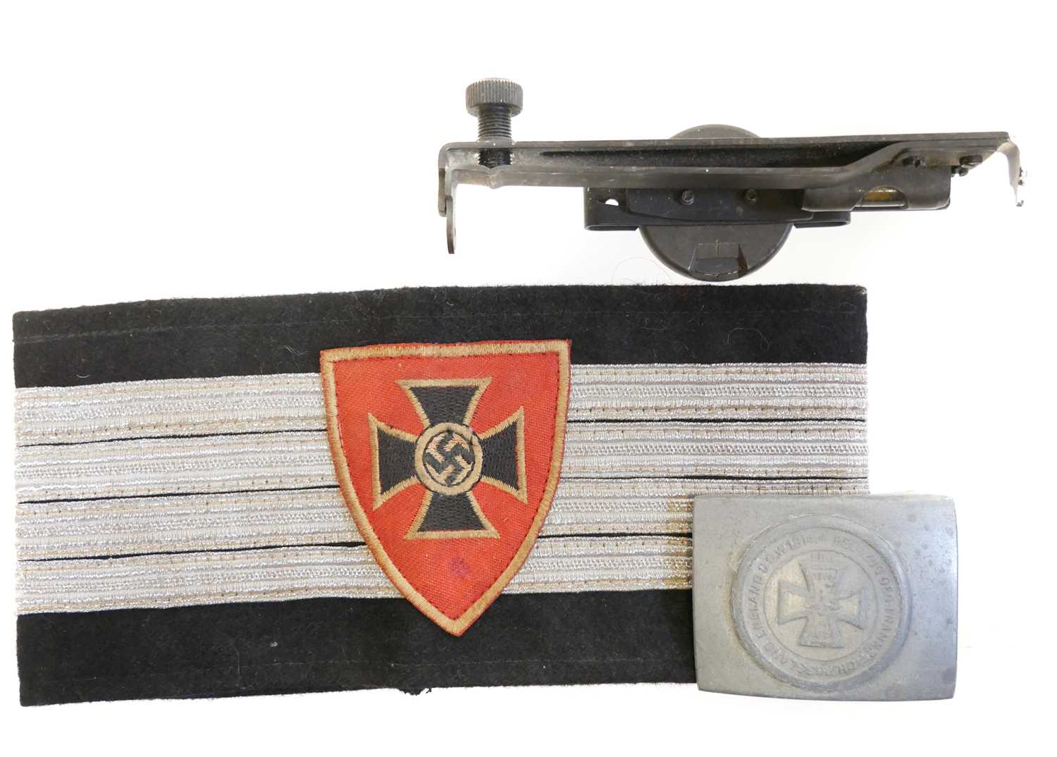 Lot 472 - Collection of militaria