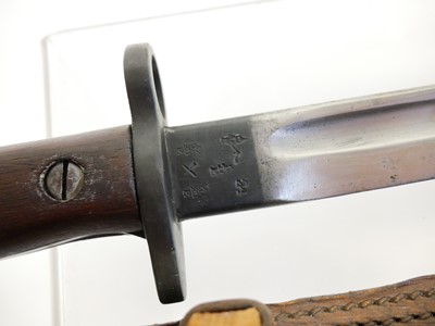 Lot 336 - Lee Enfield SMLE 1907 pattern bayonet and scabbard with frog