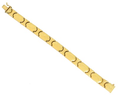 Lot 42 - An 18ct gold bracelet