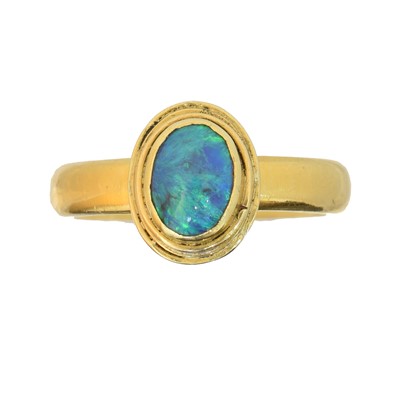 Lot 124 - An opal single stone ring