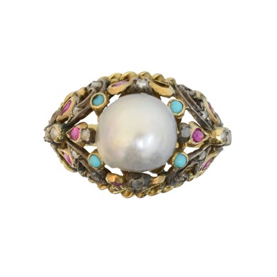 Lot A gold and silver baroque pearl dress ring