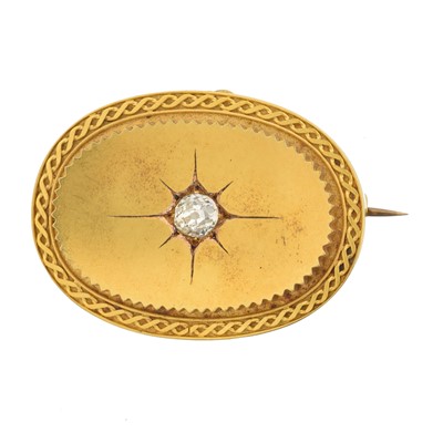 Lot 18 - A late Victorian 15ct gold diamond brooch