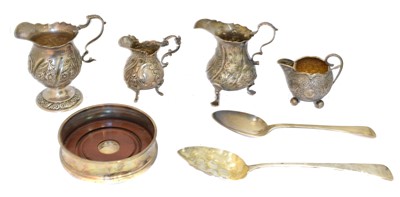 Lot 73 - A selection of silver