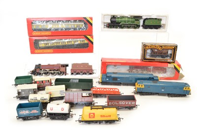 Lot 23 - Collection of Hornby and Triang OO gauge model rail