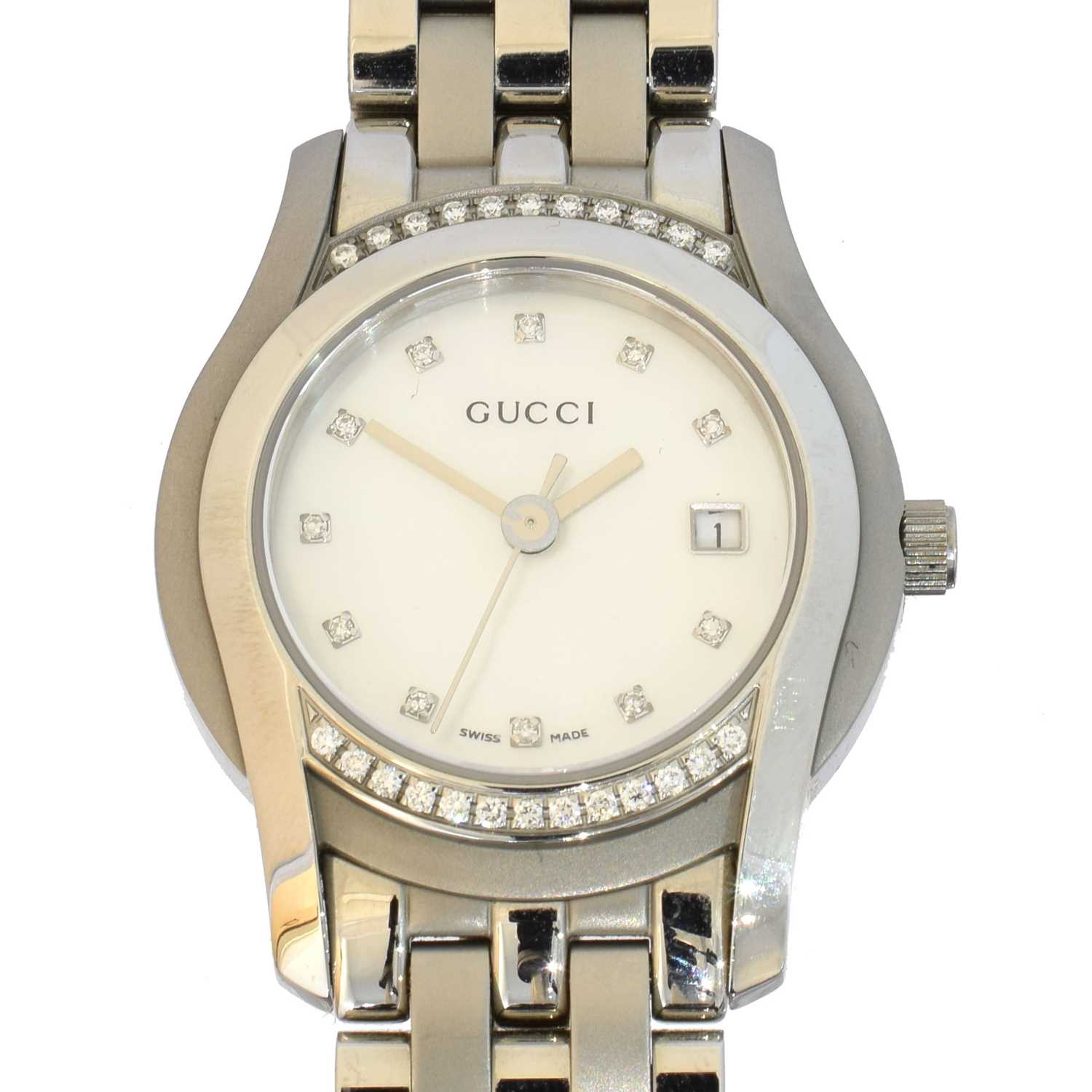 Lot 165 - A stainless steel Gucci quartz wristwatch