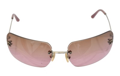 Lot 4 - A pair of Chanel sunglasses
