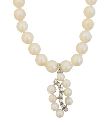 Lot 79 - A 9ct gold cultured pearl and diamond pendant