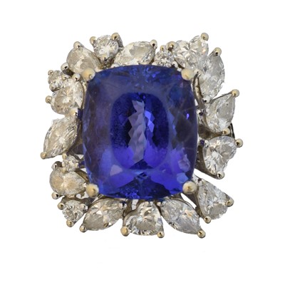 Lot 164 - An 18ct gold tanzanite and diamond cluster ring