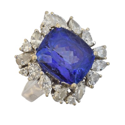 Lot 164 - An 18ct gold tanzanite and diamond cluster ring