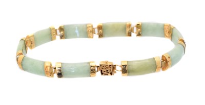 Lot 38 - A jade bracelet