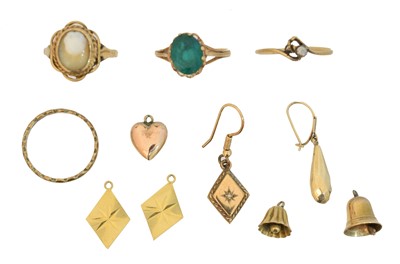 Lot 33 - A selection of jewellery