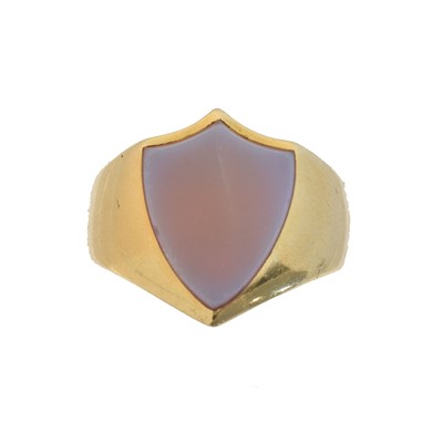 Lot 39 - An 18ct gold signet ring