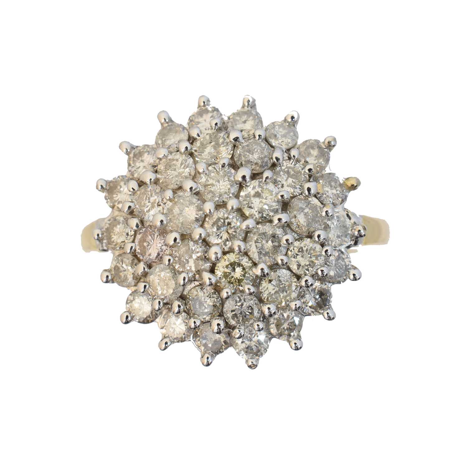 Lot 137 - An 18ct gold diamond cluster ring