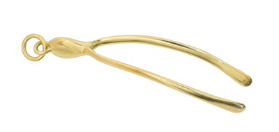 Lot 86 - An 18ct gold wishbone pendant