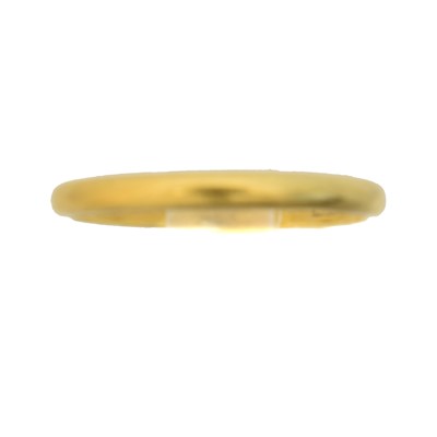 Lot 66 - A 22ct gold band ring