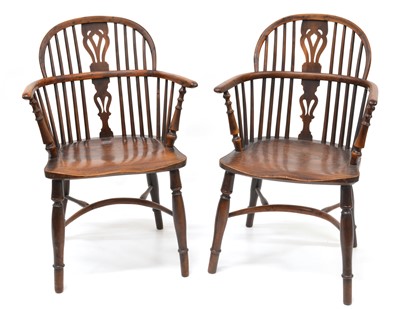 Lot Pair of Windsor Chairs